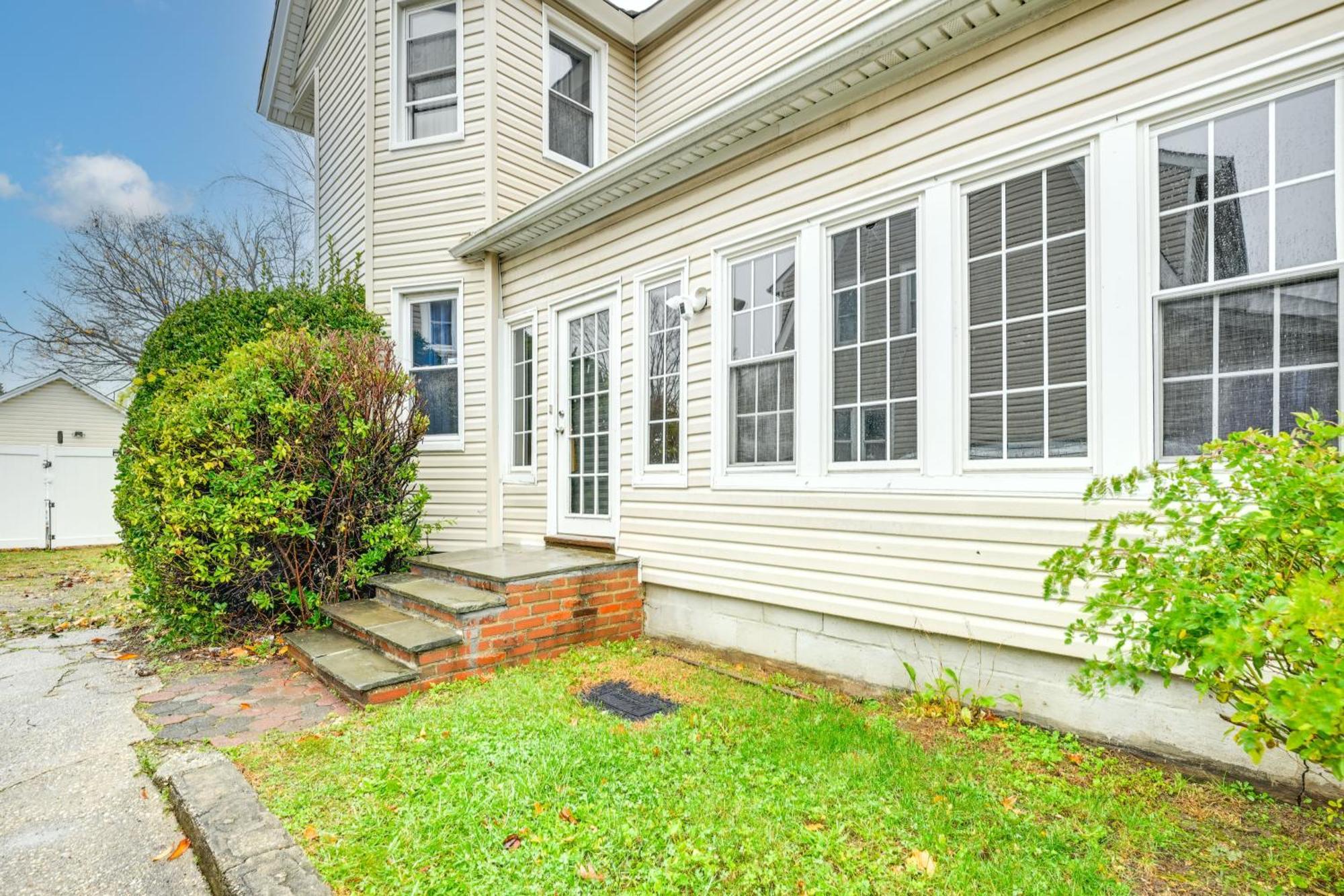 Charming Long Island Home With Fenced Yard! Freeport Dış mekan fotoğraf